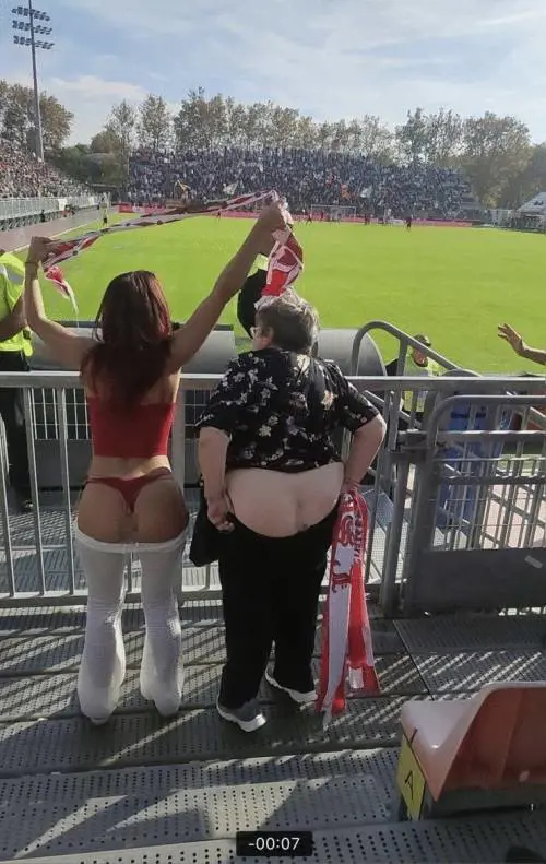 Spunta un "doppio lato B": cosa è successo in curva a Venezia