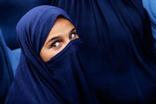 Libertà velata. Essere donna sotto il regime dei talebani