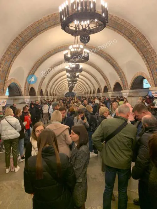 Raid russo su Kiev: città in fiamme, morti e feriti