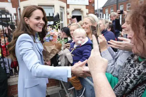"L'Irlanda agli irlandesi". Ma Kate Middleton risponde così alla contestatrice
