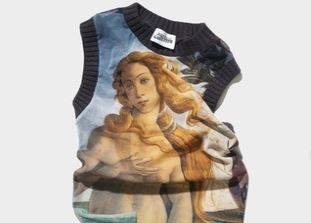 Venere di Botticelli su vestiti di Gaultier. Ira degli Uffizi