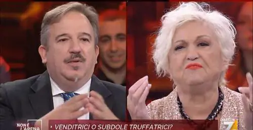 "Avete rovinato persone", "Prenda lo scioglipancia". Lite tra Telese e Wanna Marchi