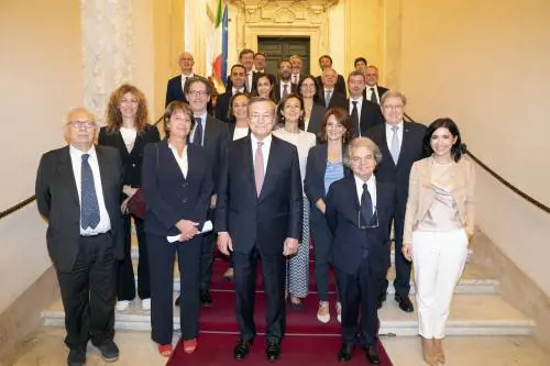Draghi si congeda rispettando le scadenze Ue. Bankitalia teme un 2023 peggiore delle stime