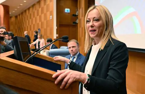 Il centrodestra non si ferma e vola ancora nei sondaggi. Il Pd tracolla al 17,7%
