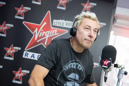 "Quale resistenza? I cantanti glamour rasentano il ridicolo, pensassero a fare musica"