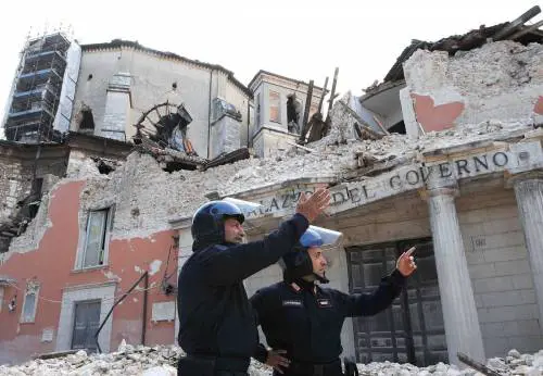 Sisma L'Aquila, la sentenza choc: ridotti i risarcimenti. "Colpa anche delle vittime"