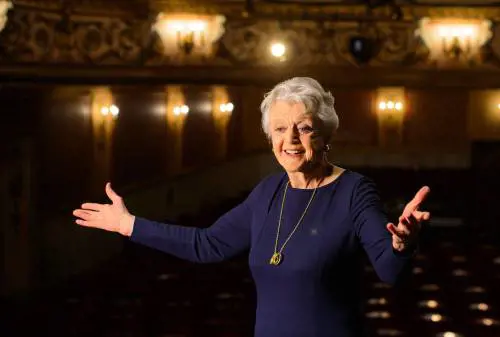 Angela Lansbury 5 stili da copiare a 60 anni