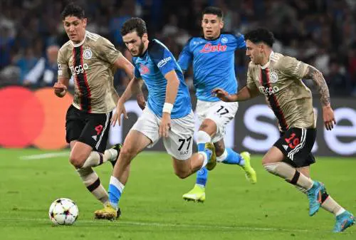 Napoli incontenibile, Ajax travolto 4-2. Azzurri agli ottavi di Champions