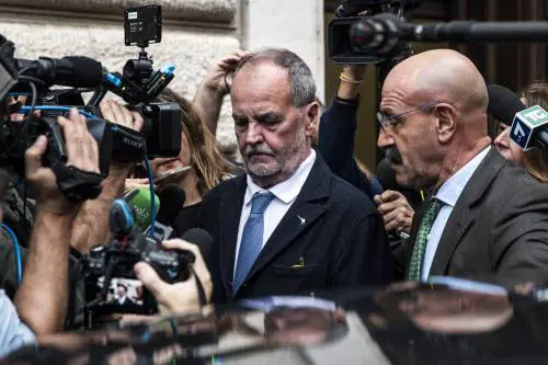 "Il simbolo non si tocca". Ma Calderoli e i bossiani pungono il Capitano su autonomia e Nord