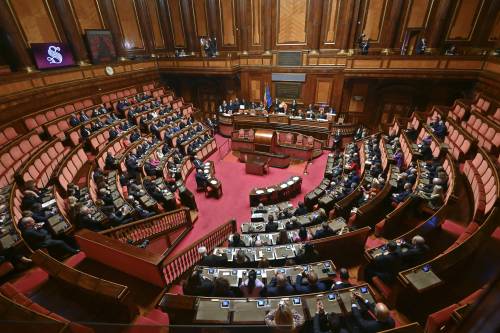 Strette di mano e pacche sulle spalle: è partita la 19esima legislatura