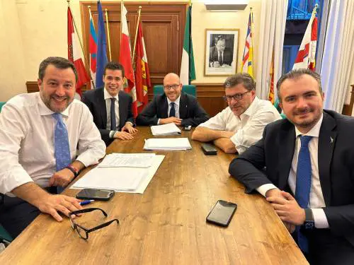 Sfuma l'ipotesi Molinari. Ora la Lega punta su Fontana