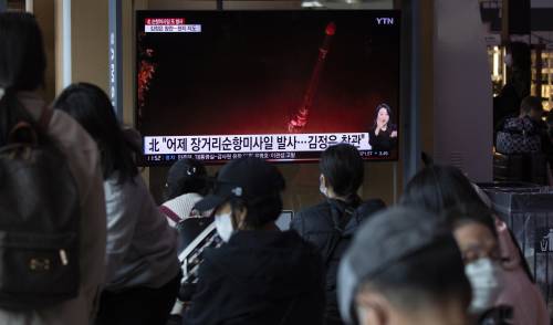 Caccia in volo e nuovo missile: Kim spinge l'escalation