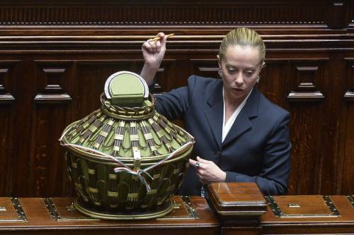 Quel braccio di ferro Meloni-Berlusconi. "Cambia le caselle, non tocca a noi risolvere i suoi guai"