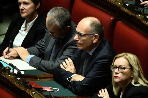 La sinistra va a caccia dei senatori traditori. Il Pd: sono i renziani
