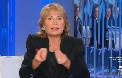 "I fiori? Ma per favore...". La Gruber s'infuria sul gesto di La Russa