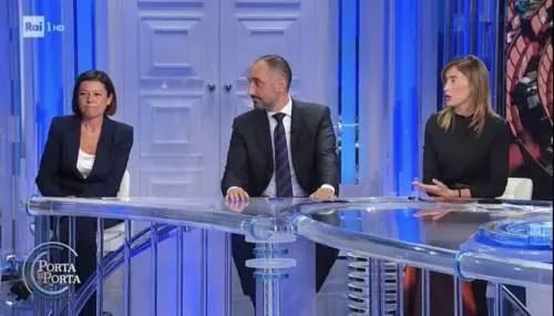 "Ti potevi dimettere...". È scontro tra Boschi e De Micheli