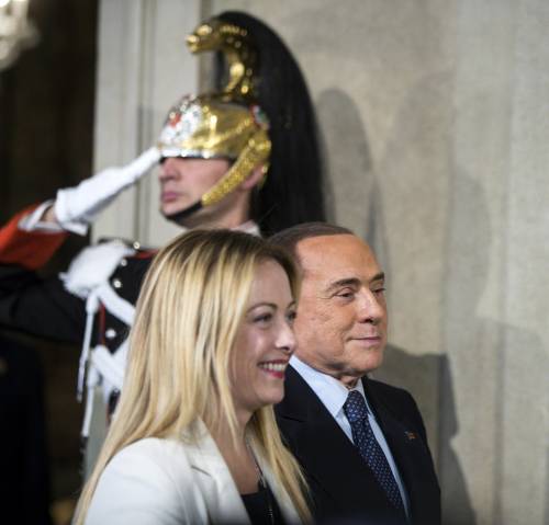 Gli auguri social e la telefonata di Berlusconi alla Meloni