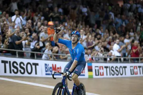 Viviani, bis d'oro nella corsa iridata a eliminazione. E adesso si sposa