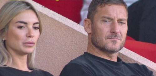"Totti e Noemi allo stadio insieme". La prima foto ufficiale della coppia