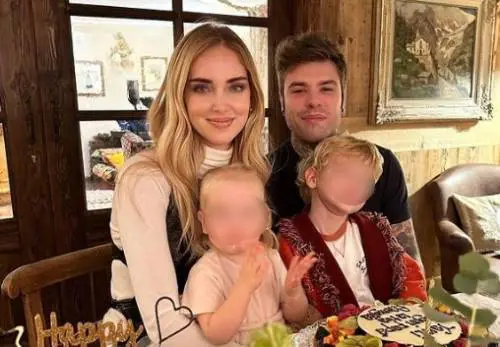 "Un minuto, fai un sorriso e hai finito": bufera per il video della Ferragni