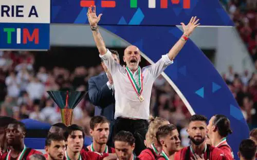 Ambrogini "rossoneri". Tra i candidati in campo Pioli e la Curva Sud