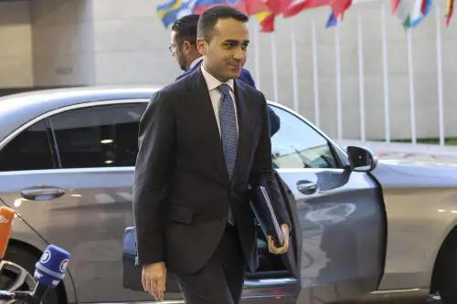 Di Maio fa il lobbista ma sogna Bruxelles