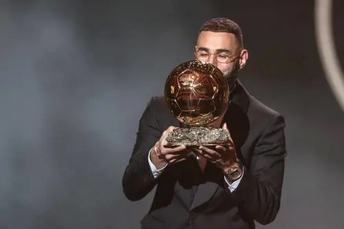 "La nostra storia sta finendo". Benzema si congeda (con polemica) dalla Francia