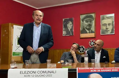 La foto di Lenin alle spalle. Ecco le doppia morale di Bersani