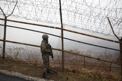Armi, esercitazioni e minacce: alta tensione al confine tra le due Coree