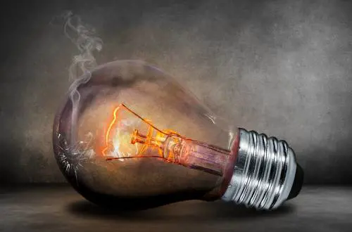 Il fornitore di luce e gas cambia contratto? Ecco come difendersi