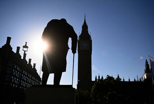 "Razzista e colonialista": i giovani britannici scaricano Churchill