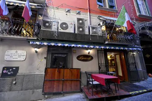 "Non rispetta le norme igieniche". Chiusa la pizzeria che inventò la Margherita