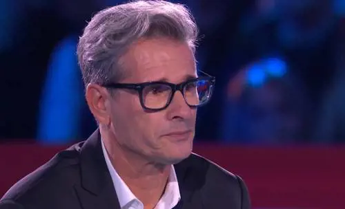 "Mia madre a casa piangeva". Bellavia torna nella casa del Gf e si commuove