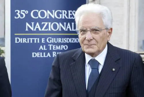 Parola di Mattarella "State tranquilli, l'Italia resterà in Ue e Occidente"