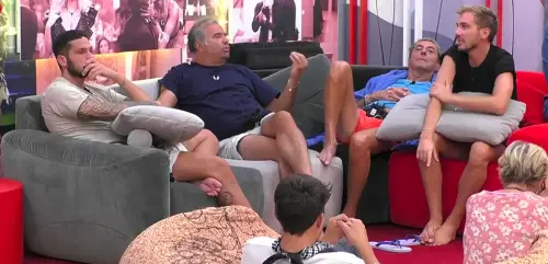 "Hai rotto il...", "Dai mandami a f...". Lite furibonda a fine diretta al Gf Vip
