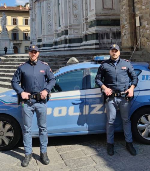 Una volante della polizia di Firenze (foto di repertorio)
