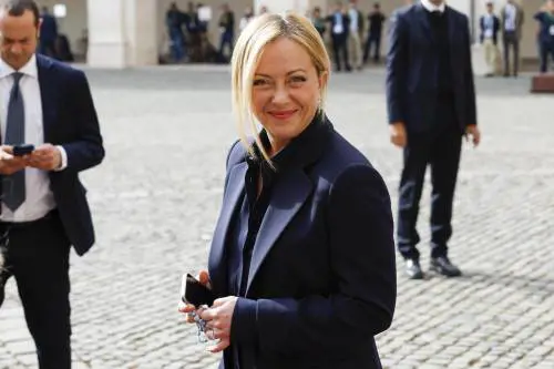 "Camicia nera, è finita la pacchia". Ancora una fake news contro Meloni
