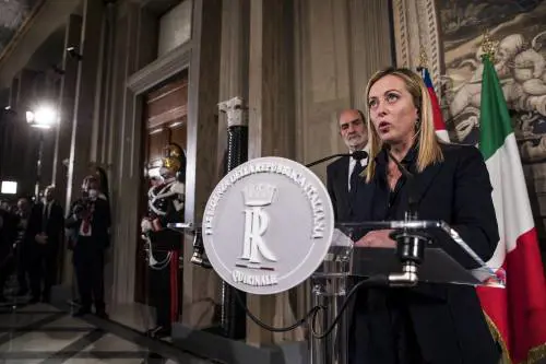 Finalmente torna la politica