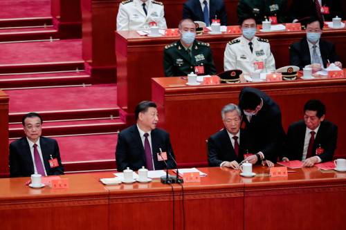 "Portato fuori dal Congresso...": cosa è successo all'ex leader cinese Hu Jintao