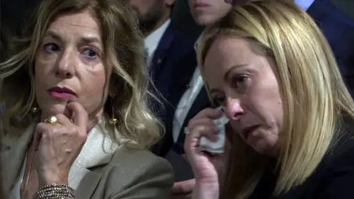 Le lacrime della Meloni al funerale di Francesco