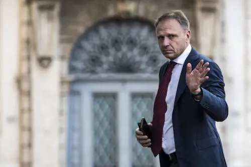 "Sovranità alimentare? Non è concetto fascista". Lollobrigida smonta le accuse della sinistra