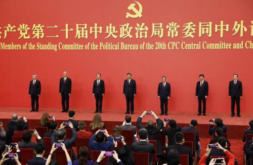 Xi lancia la sua squadra: chi sono i sette "potenti" della Cina