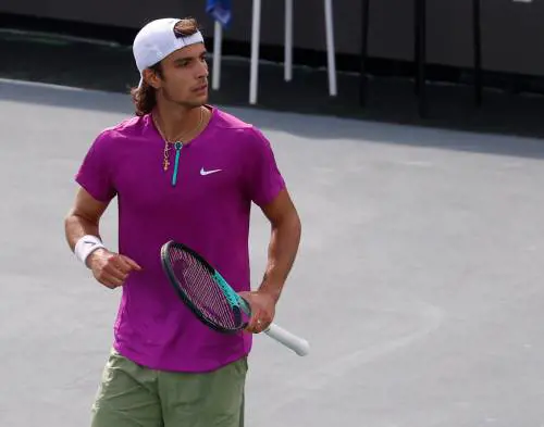 Musetti vince "il derby italiano" a Napoli, battuto Berrettini in 2 set