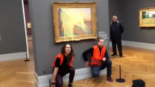 Vandalisti ecologisti ancora in azione: preso di mira anche Monet