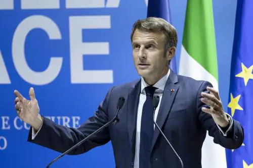 La fuffa totale di Macron, ciaone di massa al Pd e Mourinho: quindi, oggi...