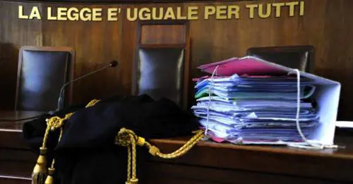 "Via mamma e papà". Blitz delle toghe contro il dl Salvini