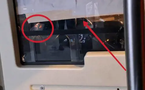 Autista guarda film mentre guida il bus