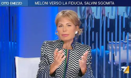 "Noi la chiameremo così". Il disco rotto della Gruber sulla Meloni