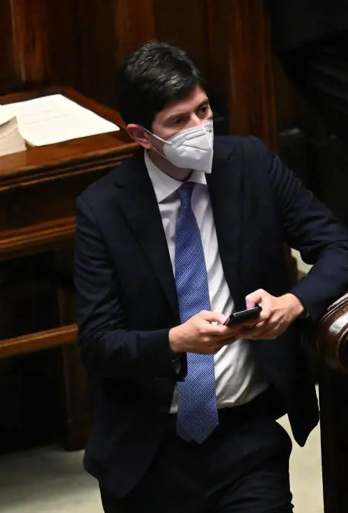 Speranza si ostina con la mascherina. Ma il suo modello è al capolinea