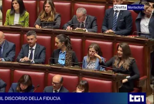 "Bastarda". L'insulto choc dei grillini alla Meloni